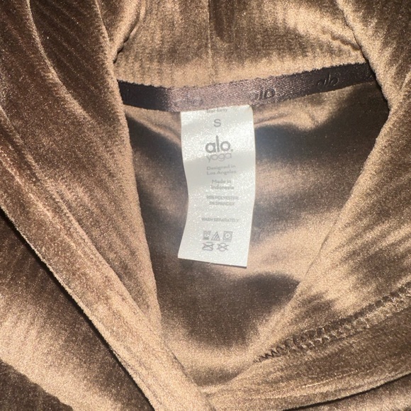 Alo Yoga Velour Baller Hoodie -Sold out online - Picture 6 of 10